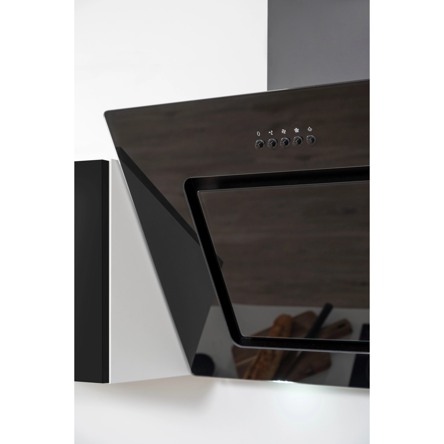 Respekta Dunstabzugshaube der Premium Küchenzeile in Schwarz und Eiche Grau.