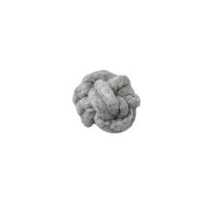 Grauer Hunter Knotenball Nadi, ein Katzenspielzeug aus Wolle, 6 cm Durchmesser.