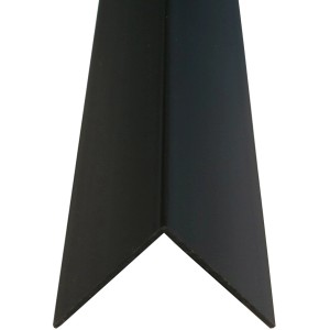Schwarze Winkelleiste aus Kunststoff, 30x30 mm, Länge 2500 mm.