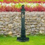 Dunkelgrüner Standbrunnen aus Aluminium-Guss mit goldenem Wasserhahn im Antik-Stil für Garten und Terrasse.