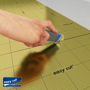 Zuschneiden der Selitflex® Thermo-Trittschalldämmung 10 mm mit Cuttermesser.