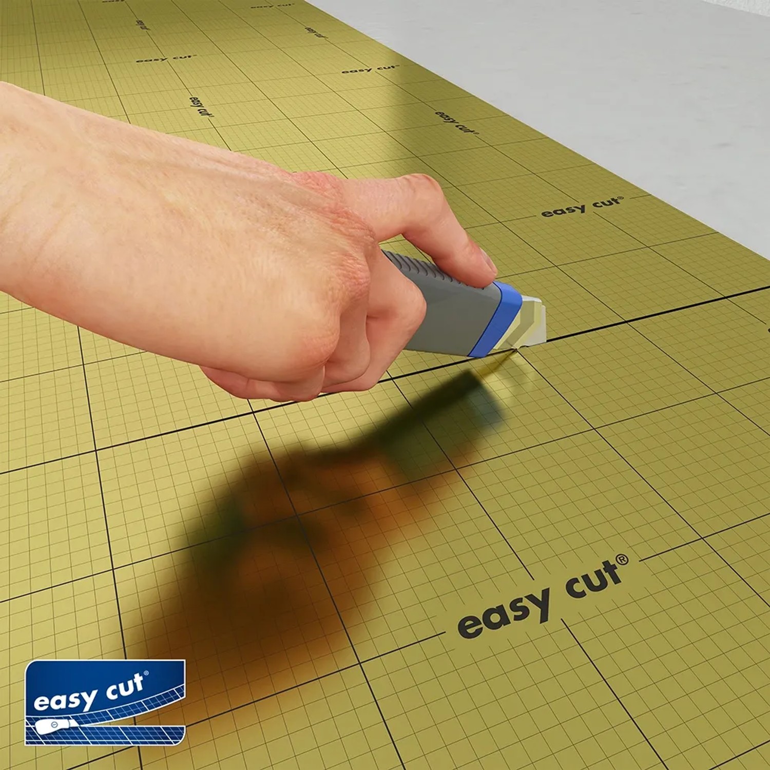 Zuschneiden der Selitflex® Thermo-Trittschalldämmung 10 mm mit Cuttermesser.