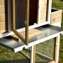 Detailansicht Hühnerstall XL mit Freigehege: Verzinkte Wanne zur einfachen Reinigung.