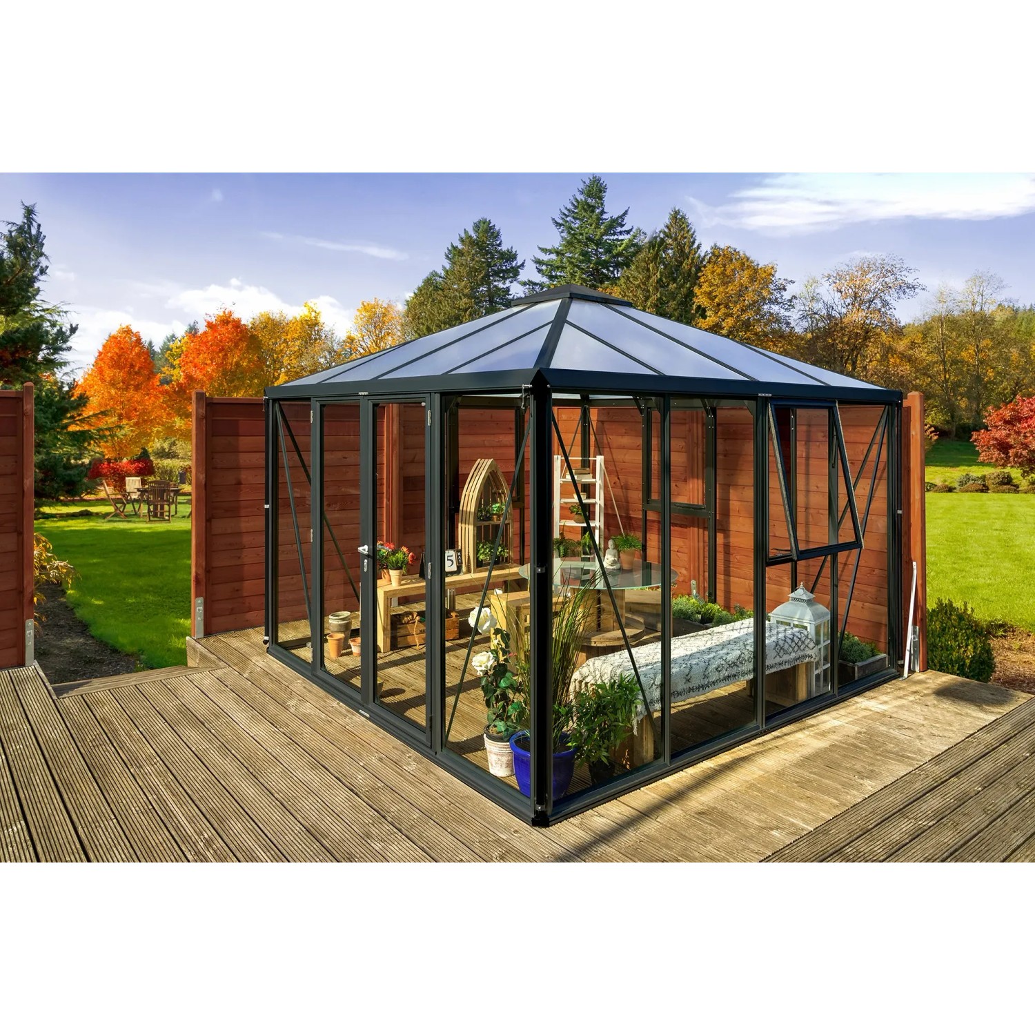 Vitavia Gewächshaus Fortuna Jack Roof, schwarzer Rahmen, ESG/HKP Verglasung, mit Doppelflügeltür und Seitenfenstern.