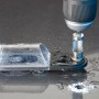 LUX Diamantbohrer 10 mm mit Führung beim Bohren von Fliesen mit Wasserkühlung.