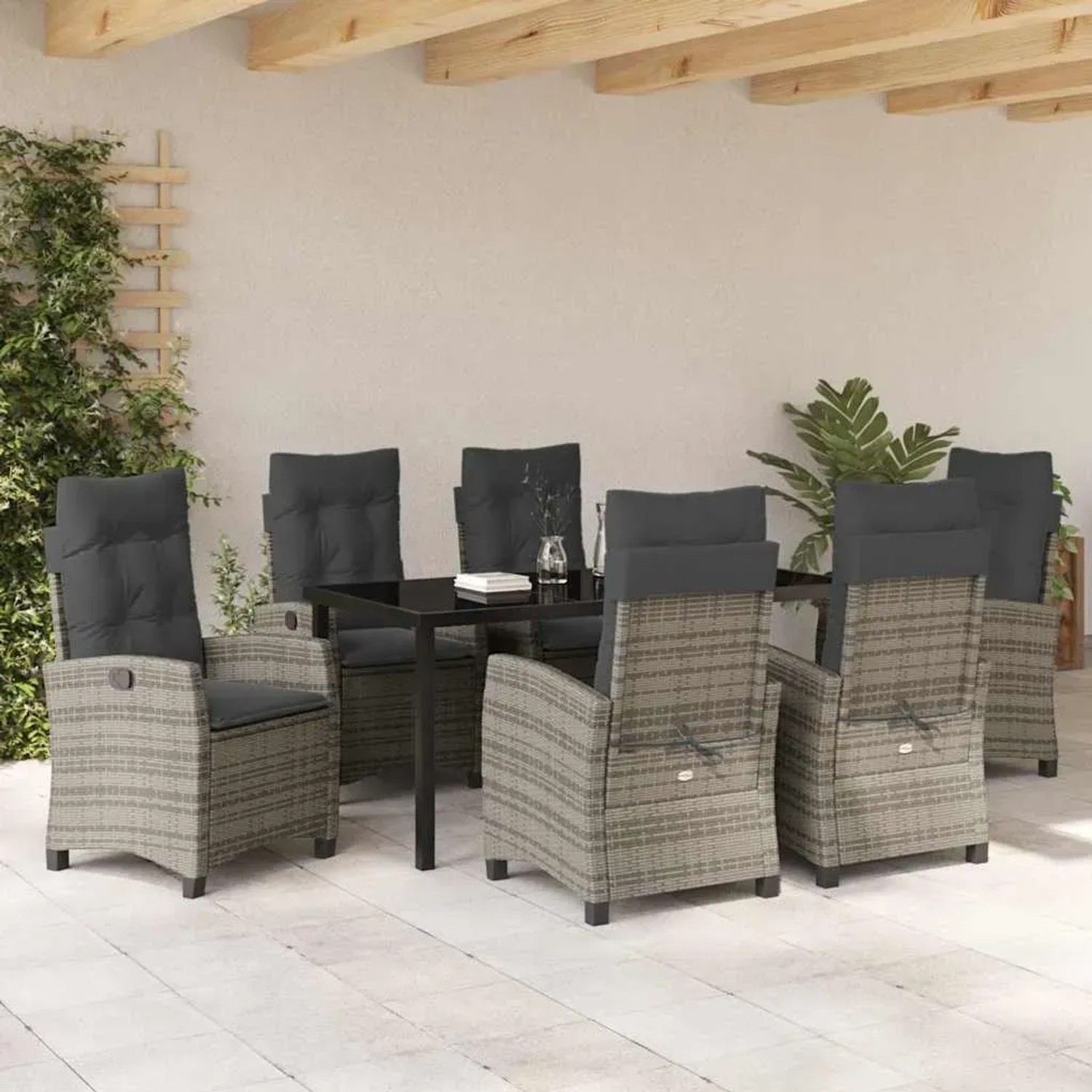 7-teiliges Garten Esszimmer Set aus grauem Poly Rattan mit Kissen.