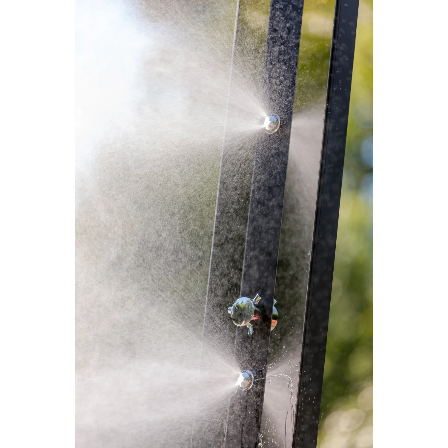 Gre Aluminium Solardusche Luxe 38 l mit Wasserstrahl im Detail.
