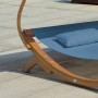 Detailansicht: Blaue Axi Doppelliege Mallorca mit Sonnendach und Holzgestell.