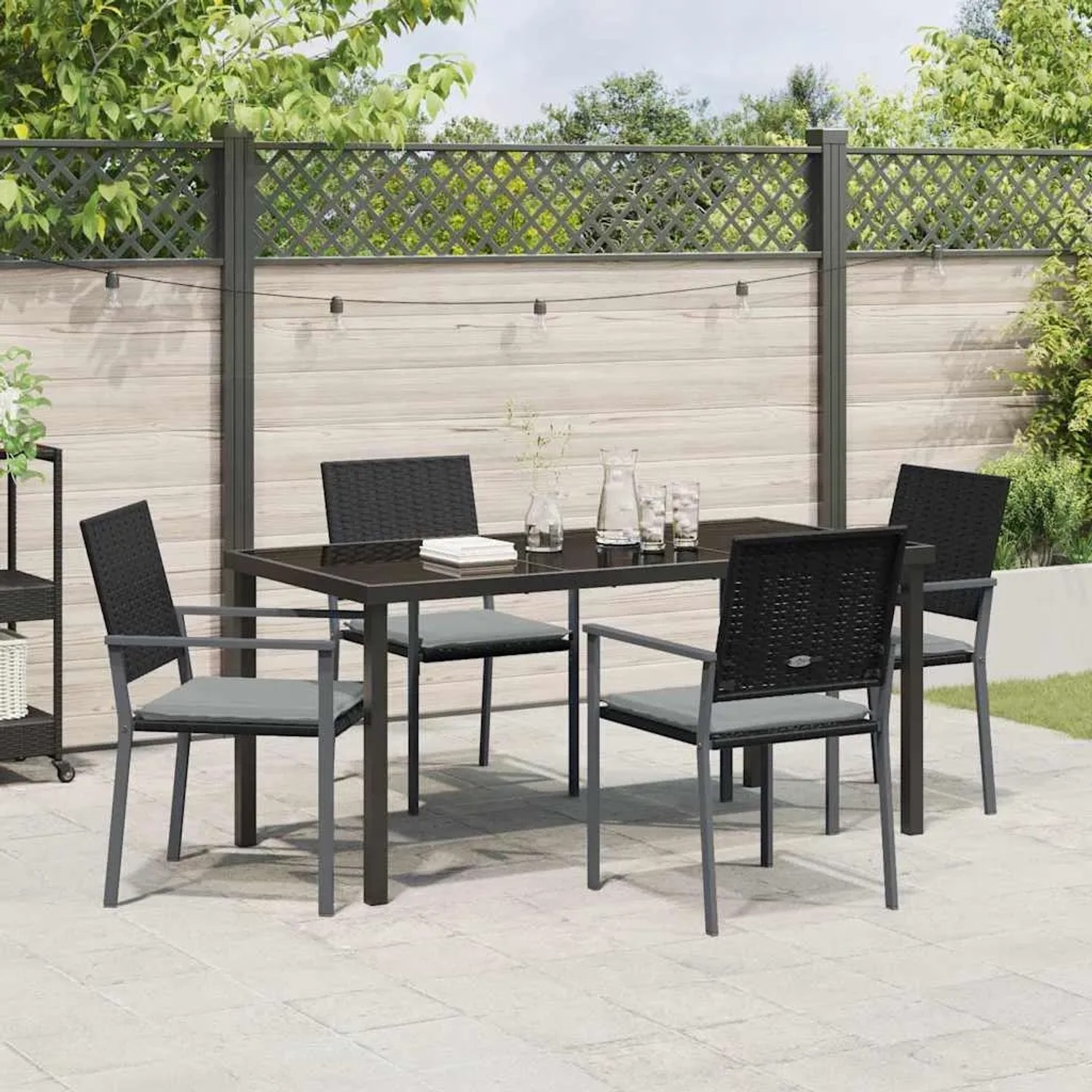 Schwarze 5-teilige vidaXL Garten Essgruppe aus Poly Rattan mit Tisch und 4 Stühlen.