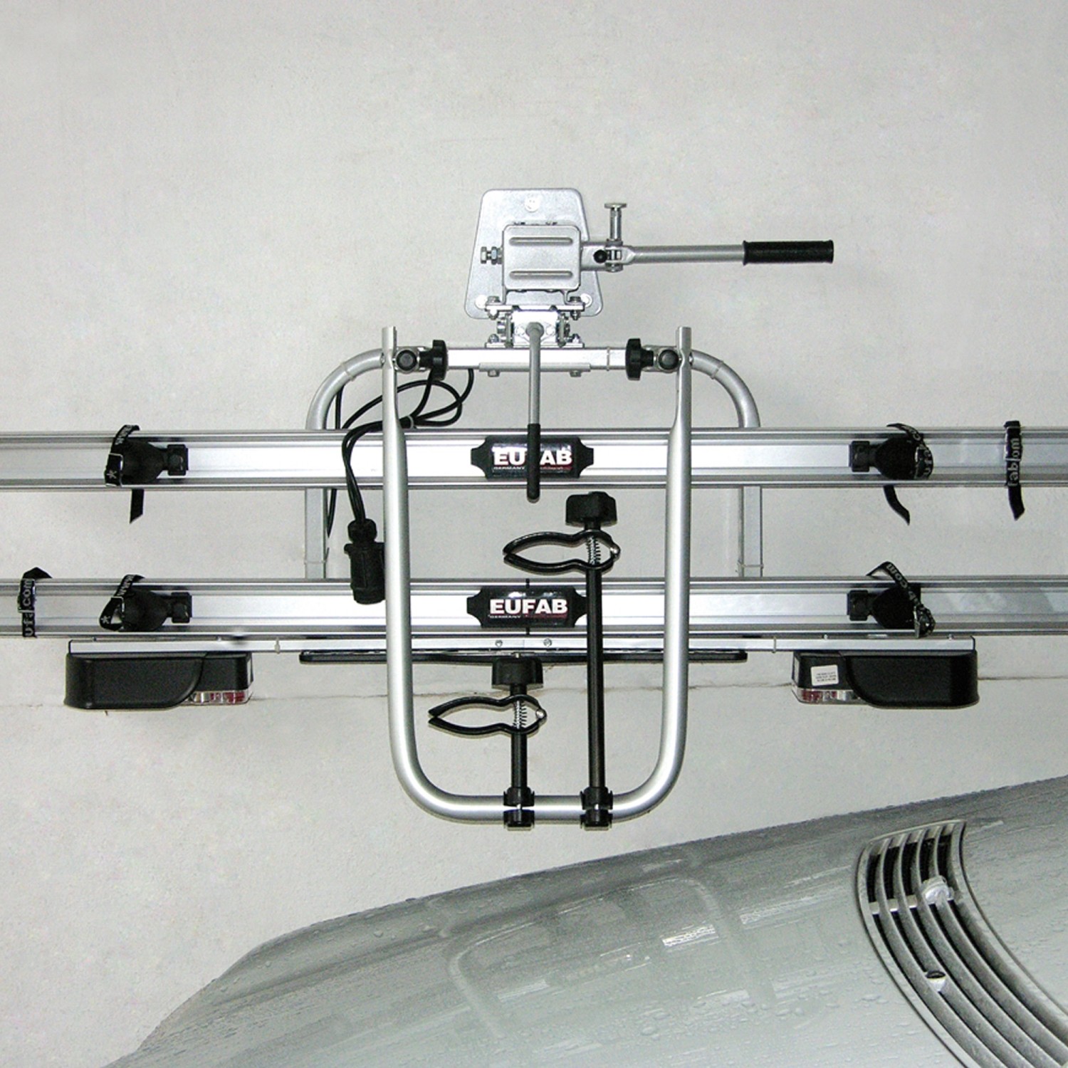 Eufab Wandhalterung für Fahrradträger zur platzsparenden Aufbewahrung in Garage oder Keller.