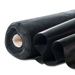 Aufgerollte, schwarze Windhager Unkrautfolie Antiweed, 0,9 m x 15 m.