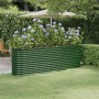 Grünes Furnicato Hochbeet aus verzinktem Stahl mit blühenden Pflanzen im Garten.