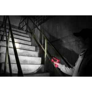 Eufab LED Handscheinwerfer 3W leuchtet Treppe aus, schwarz-rotes Gehäuse.
