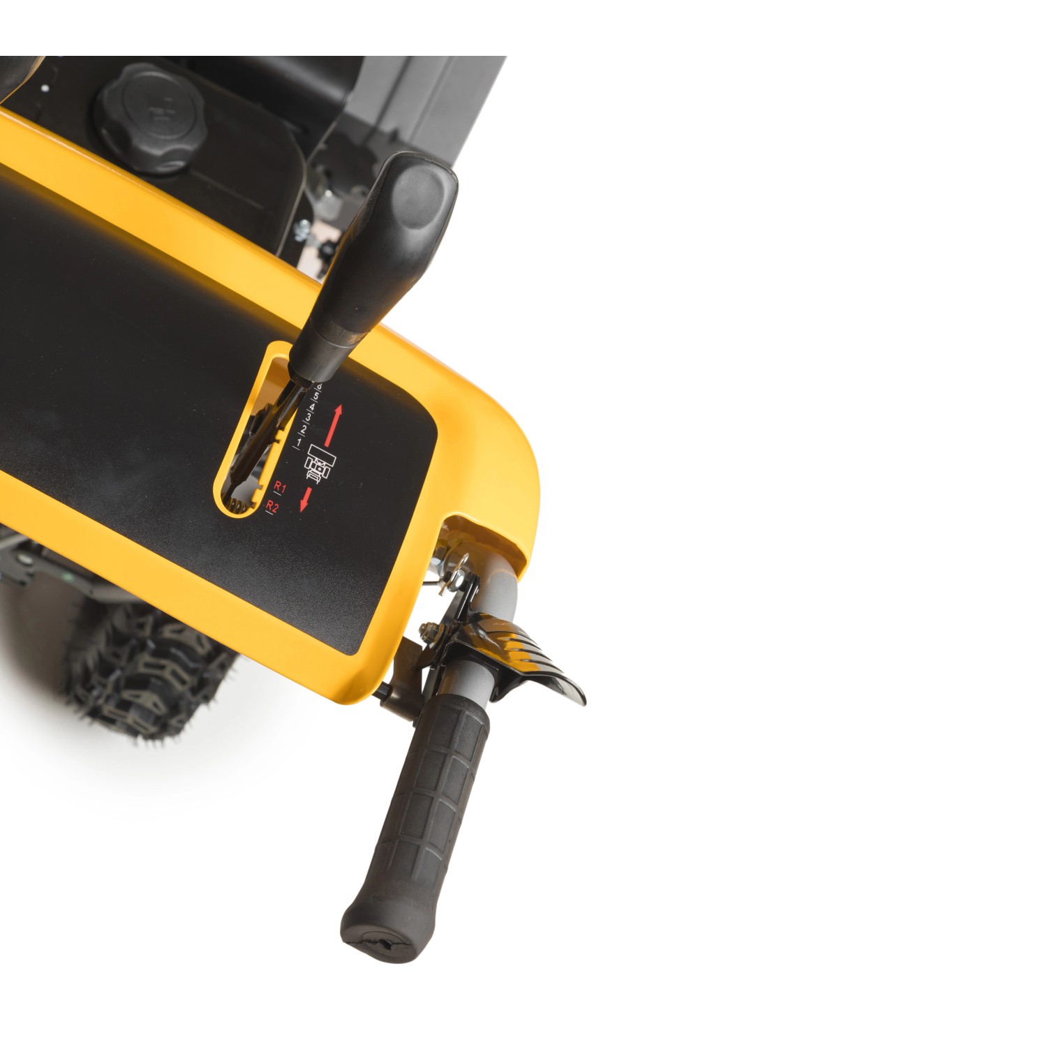 Detailaufnahme: Bedienelemente der gelben Stiga Kehrmaschine SWS 600 G.