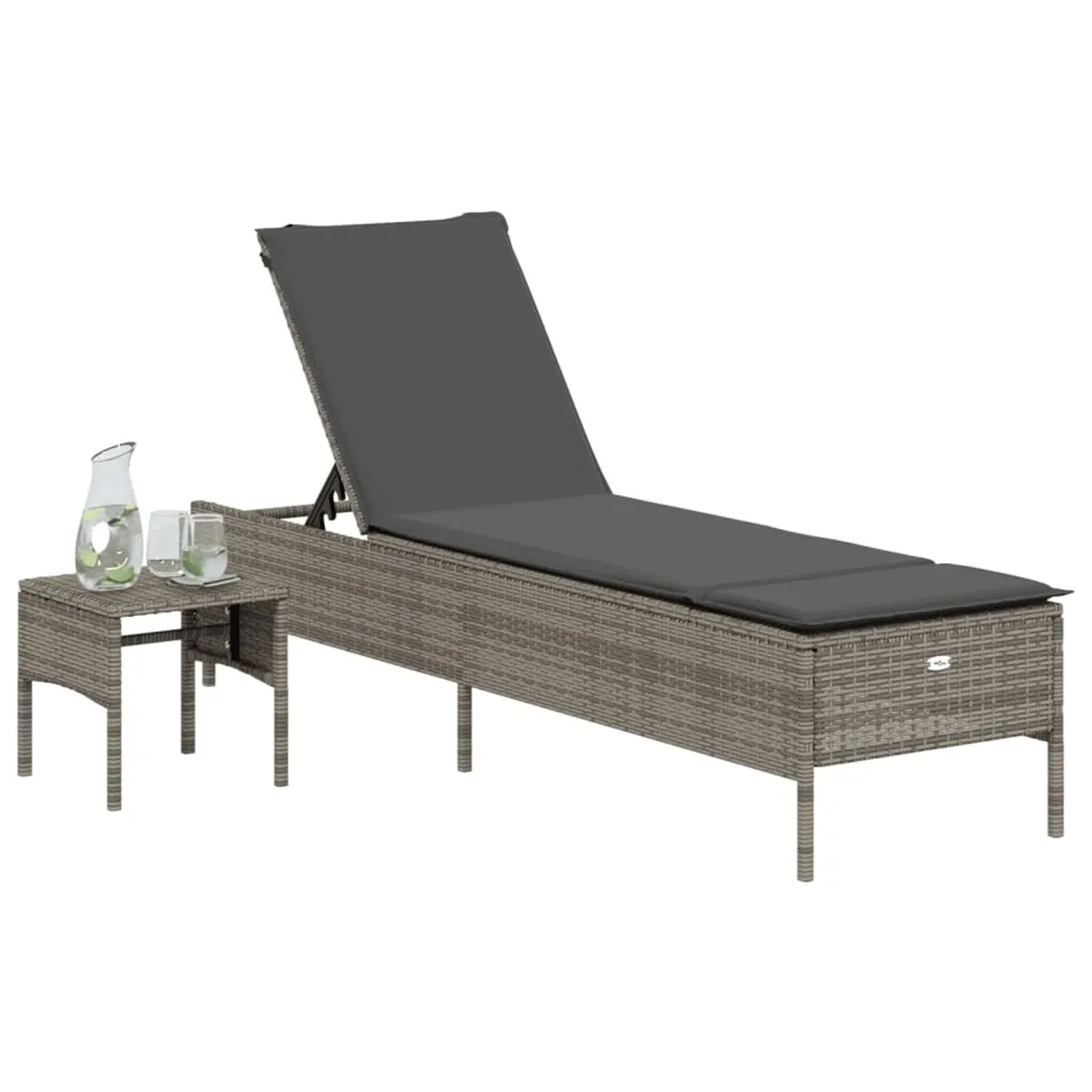 Graue Poly Rattan Sonnenliege mit Tisch und Auflage für den Garten.