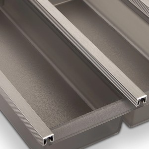 SOTECH Cuisio Besteckeinsatz, 1200mm, transluzent graphitgrau mit Messerblock.