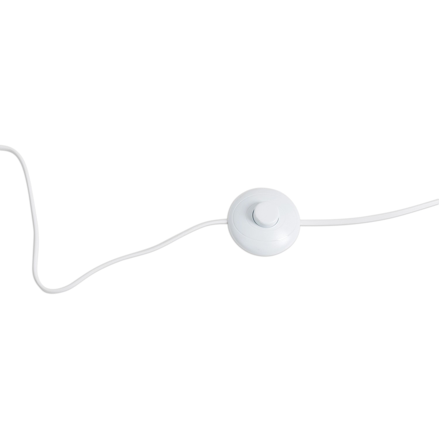 Detailaufnahme des weißen Fußschalters der Näve Stehleuchte Finja.