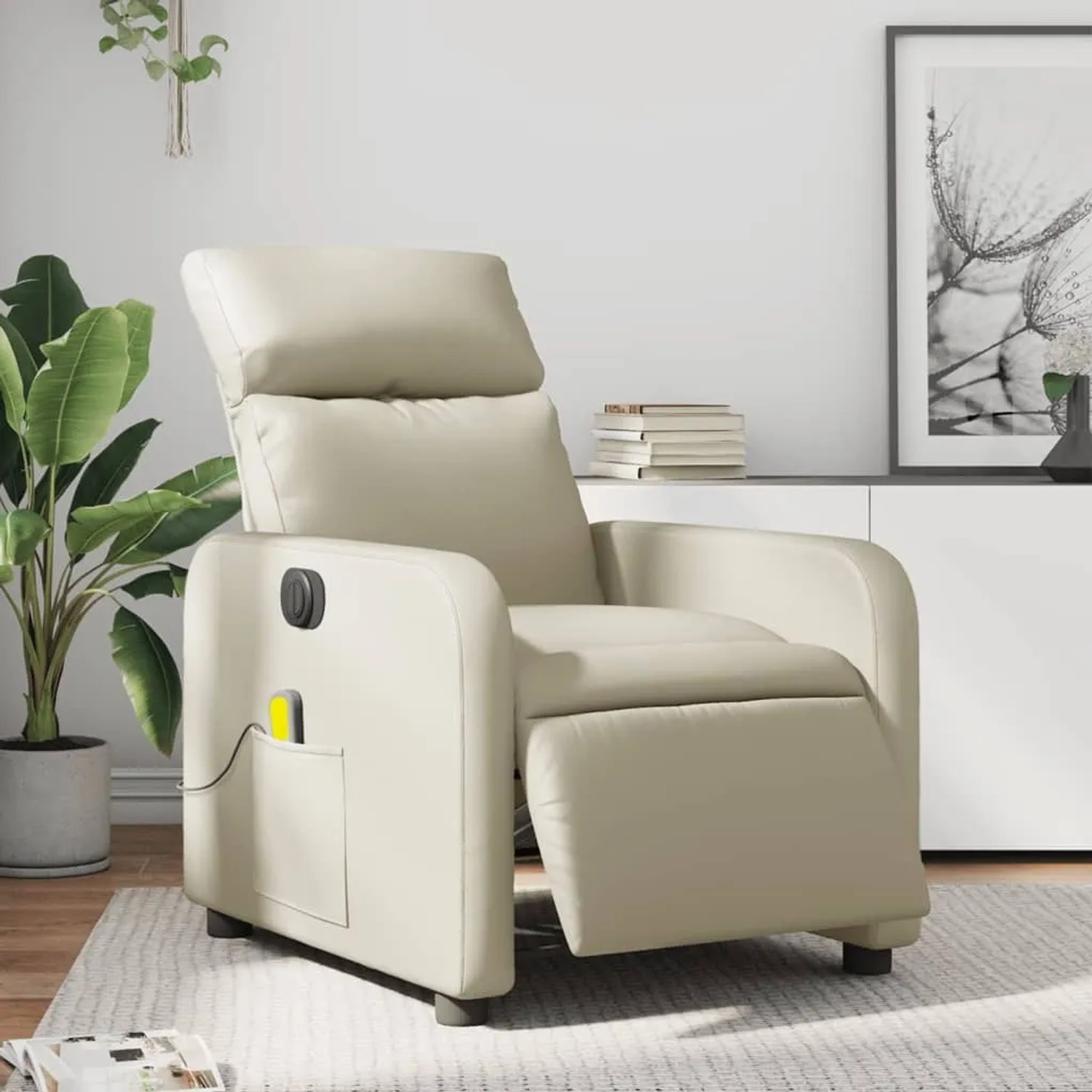 Elektrischer Massagesessel in Creme Kunstleder mit Vibrationsfunktion und Seitentasche.