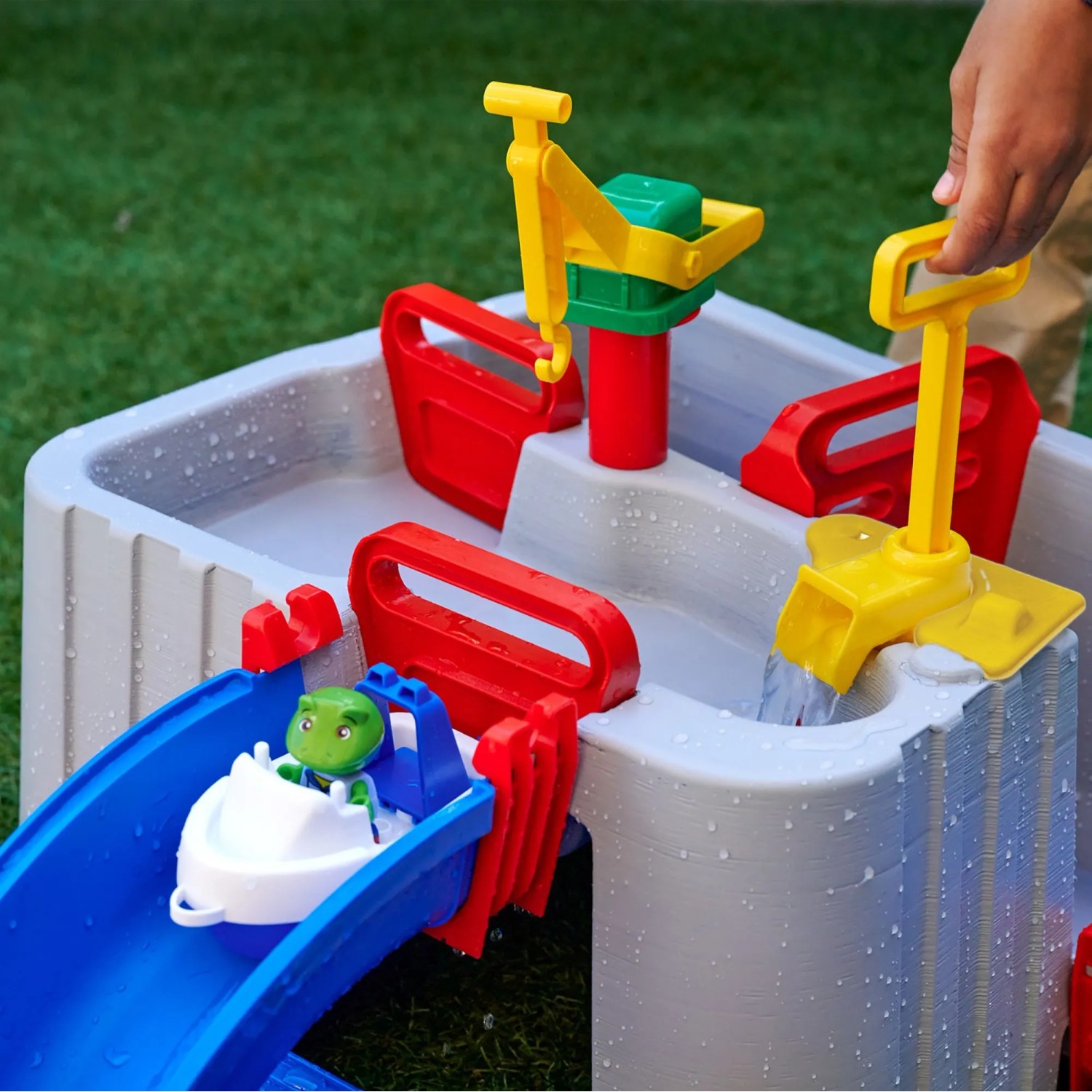 AquaPlay Wasserbahn Harbour Spieleset mit Boot, Kran und Spielfigur im Detail.