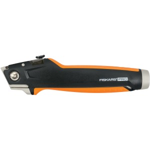 Fiskars CarbonMax Trockenbaumesser mit schwarzem Griff und orangefarbenen Akzenten.