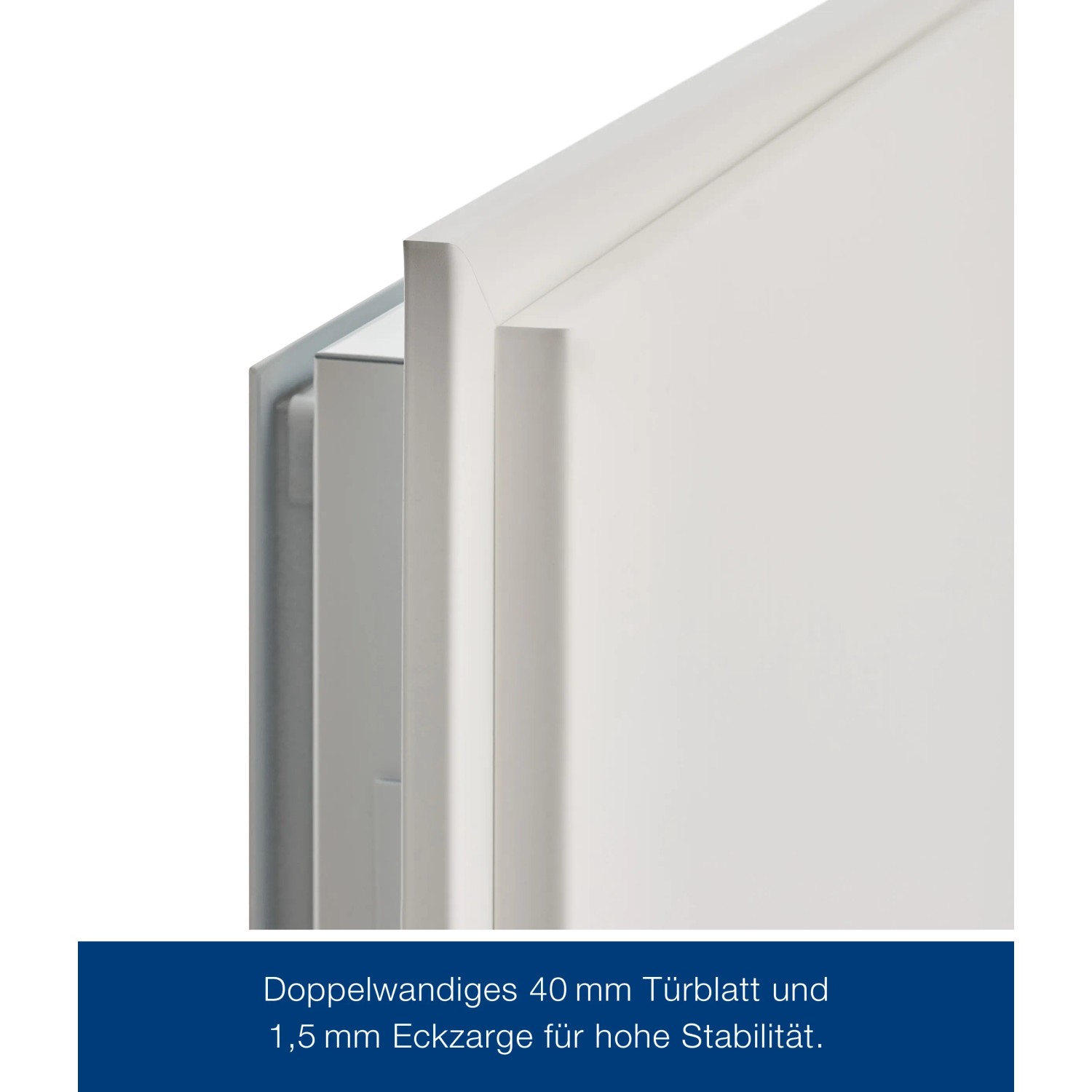 Detailaufnahme: Weiße ZK-Tür mit Eckzarge, 875x1875x55 mm, DIN Rechts. Stahltür, robust und langlebig.