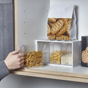 SOTECH Schüttenkasten mit 3 transparenten Schütten im Küchenschrank.