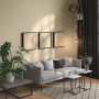 Wohnzimmer mit salbeifarbener Wand, dekoriert mit CREATE! by OBI Wandfarbe Lieblingsfarbe Fred Salbeibeige Matt.