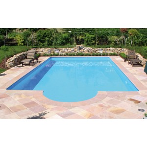 Rechteckiger Steinbach Styropor Pool-Set Classic 3+ mit blauer Wasseroberfläche im Garten.