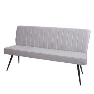 Hellgraue Samt Sitzbank mit vertikal gesteppter Rückenlehne und schwarzen Metallbeinen. Modernes Design für Flur, Esszimmer.