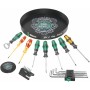 Wera Schraubendreher-Set, 29-teilig, mit Serviertablett, Flaschenöffner, Untersetzern, Schraubendrehern, Bits und Winkelschlüsseln.