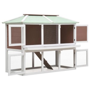Brauner 2-Etagen Kleintierstall aus Holz mit grünem Dach für Kaninchen und andere Nager.