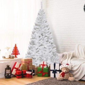 Weißer, künstlicher Costway Weihnachtsbaum (180cm) mit 650 PVC Nadeln und Ständer, dekoriert mit Geschenken.