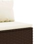 Detailaufnahme: Braunes Poly Rattan Gartenlounge-Set mit cremeweißen Kissen.