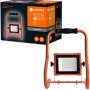 Ledvance LED-Arbeitsleuchte Worklight mit Batterie, 10W, orangefarbenes Gestell.