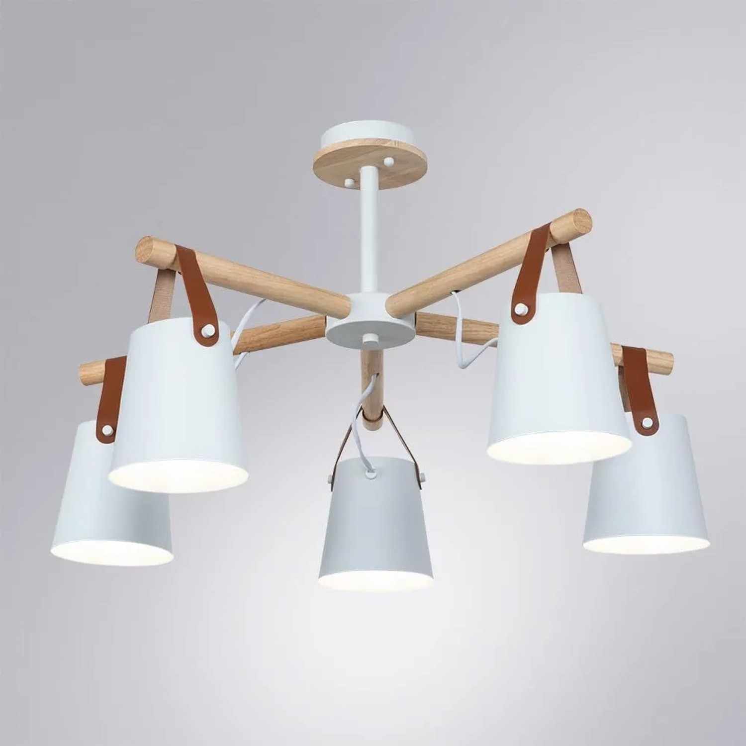 Moderne ARTE LAMP LED Deckenleuchte mit Holz und weißen Lampenschirmen im skandinavischen Design.