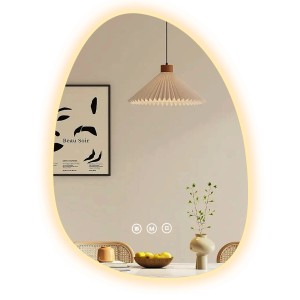 Asymmetrischer Emke LED Badspiegel 75x55 cm mit Anti-Beschlag und dimmbaren Lichtfarben.