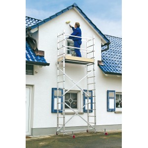 Krause Corda Montagegerüst mit Person beim Fassade streichen, Arbeitshöhe ca. 5 m.