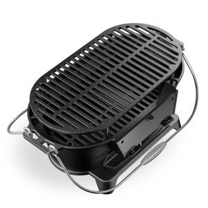 Schwarzer Wiltec Gusseisen Grilltopf mit Rost und Tragegriffen. Kompakter Holzkohle-Feuertopf für Outdoor.