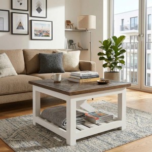 Quadratischer CLP Couchtisch Bastrop aus Holz, braune Platte, weißes Gestell, mit Ablagefach im Wohnzimmer.