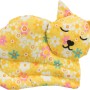 Trixie Katzenspielzeug Katze aus Stoff mit Baldrian, 13 cm, gelb mit Blumenmuster.