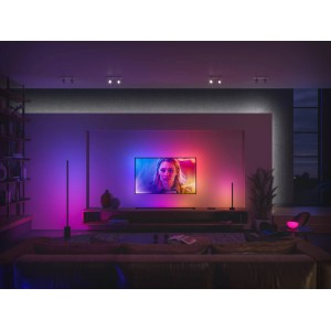 Philips Hue Gradient Signe Stehleuchte, schwarz, im Wohnzimmer mit Farbverlauf.