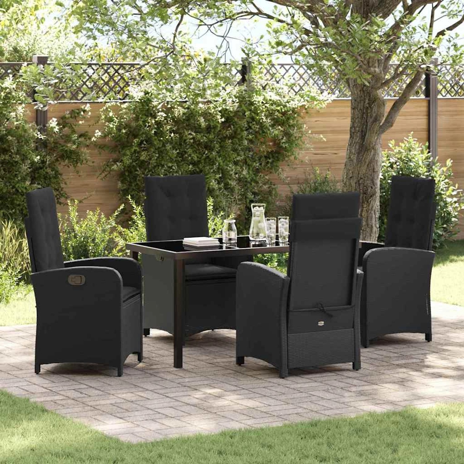Schwarze 5-tlg. vidaXL Garten Essgruppe aus Poly Rattan mit Tisch und Stühlen.