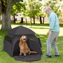 Dunkelgraues PawHut Haustierzelt aus Polyester mit Hund und Mann im Garten.