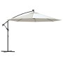 Sandweißer Ampelschirm mit LED-Beleuchtung, schwarzem Metall-Mast und Kreuzfuß. Ideal für Garten & Terrasse.