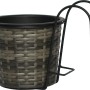 Anthrazit-grauer Hängetopf aus Polyrattan, 19x19x22 cm, mit schwarzer Halterung für den Balkon.