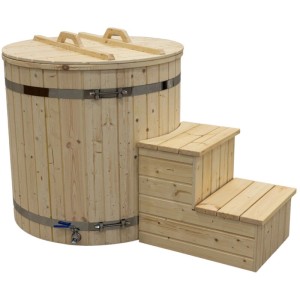 Poolomio Eisbad Badefass aus Thermoholz mit Deckel und Treppe.