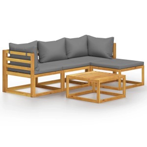 5-tlg. Garten Lounge Set aus Akazienholz mit grauen Kissen, bestehend aus Sofa, Hocker und Tisch.