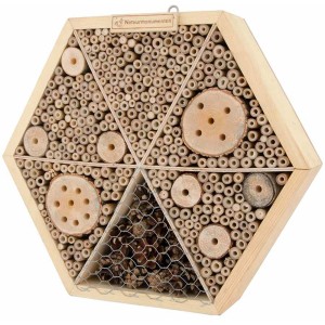 CJ Insektenhotel Hexagon L für Bienen aus Holz mit Füllmaterial für Nützlinge im Garten.