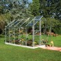 Helles Halls Gewächshaus "Popular 106" aus Alu mit Pflanzen und Fundamentrahmen im Garten.