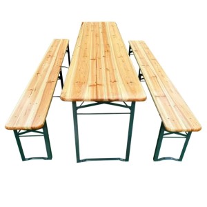 Klappbare Bierzeltgarnitur 3-tlg. aus hellem Holz mit dunkelgrünem Metallgestell. Ideal für Gartenfeste.